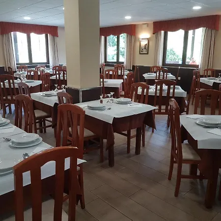 Complejo O Piñeiral 3* A Fonsagrada